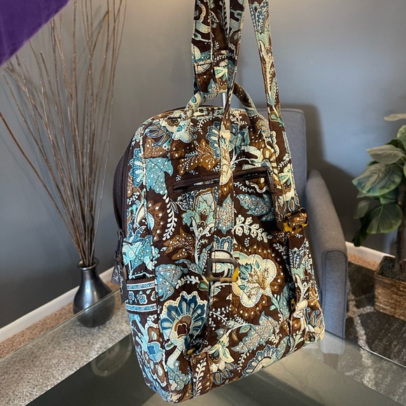 GORGEOUS Vera Bradley Bag. Great Condition. SALE! - Picture 2 of 4